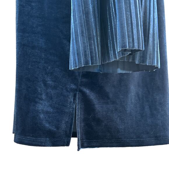 Du Jour Elegant Blue Velvet Pleated Bell Sleeve Tunic Top Size Medium - Picture 6 of 16